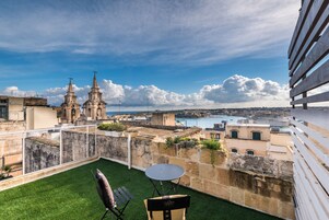 Ático, terraza, vistas al mar | Vistas desde la habitación