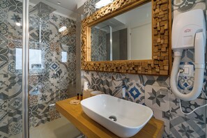 Superior Double Room | Bilik Mandi | Kelengkapan dandanan diri percuma, pengering rambut, bidet 