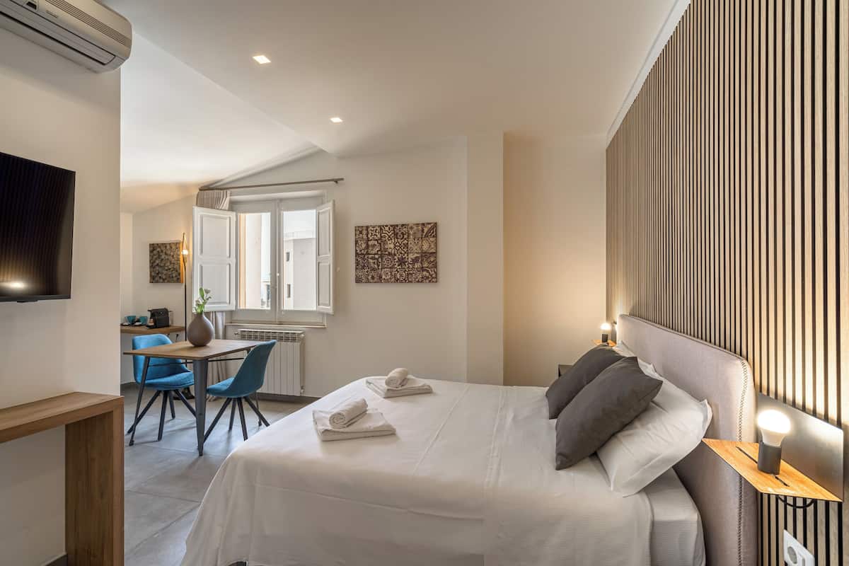In-room safe, desk, soundproofing, free WiFi