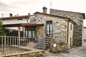 Exterior - Lovely apartment for 2 guests with WIFI, pool, TV and pets allowed, close to Arezzo (Capolona)