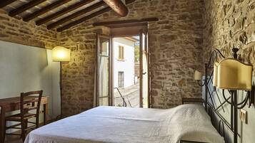 1 bedroom, travel crib, free WiFi