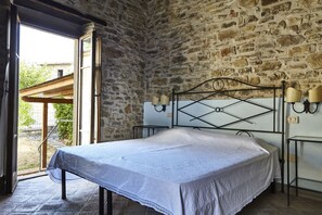 1 bedroom, travel cot, free WiFi