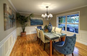 Luksushuvila, 4 makuuhuonetta, yksityinen uima-allas | Ruokailu omassa huoneessa