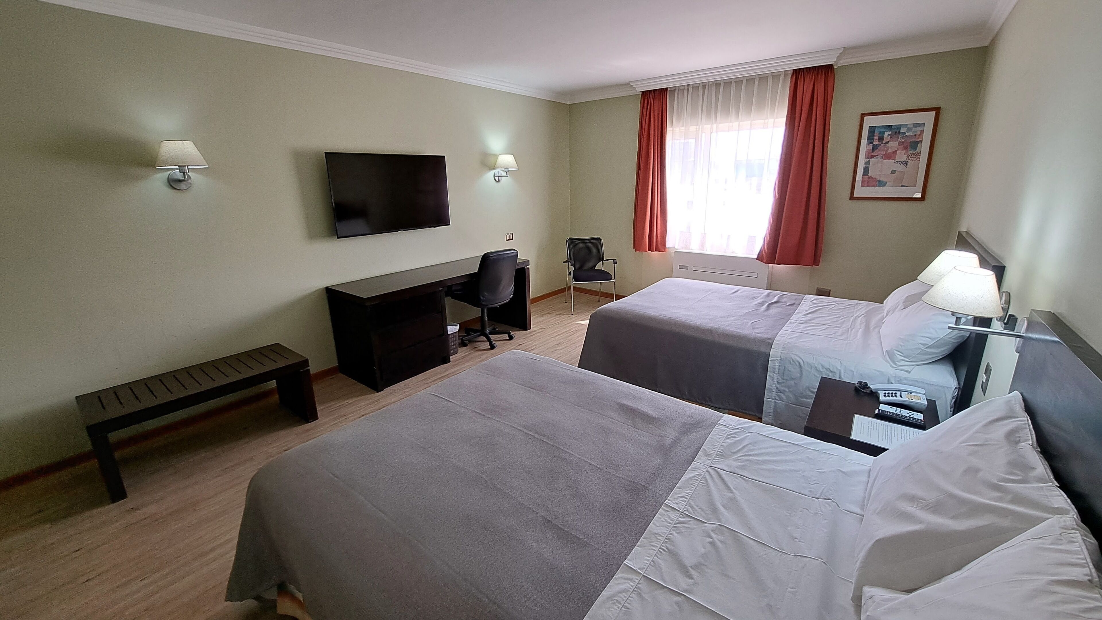 standard double room | minibar, in-room safe, desk, free wifi