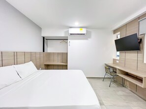 Business-Zimmer | Schreibtisch, Verdunkelungsvorhänge, Bügeleisen/Bügelbrett