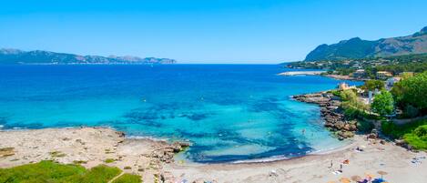 Una spiaggia nelle vicinanze