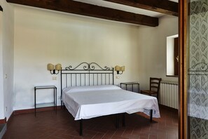 2 bedrooms, travel crib, free WiFi - Lovely apartment for 4 people with pool, WIFI, TV, patio and pets allowed, close to Arezzo (Capolona)