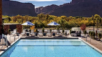 Piscine extérieure (ouverte en saison), cabanons gratuits