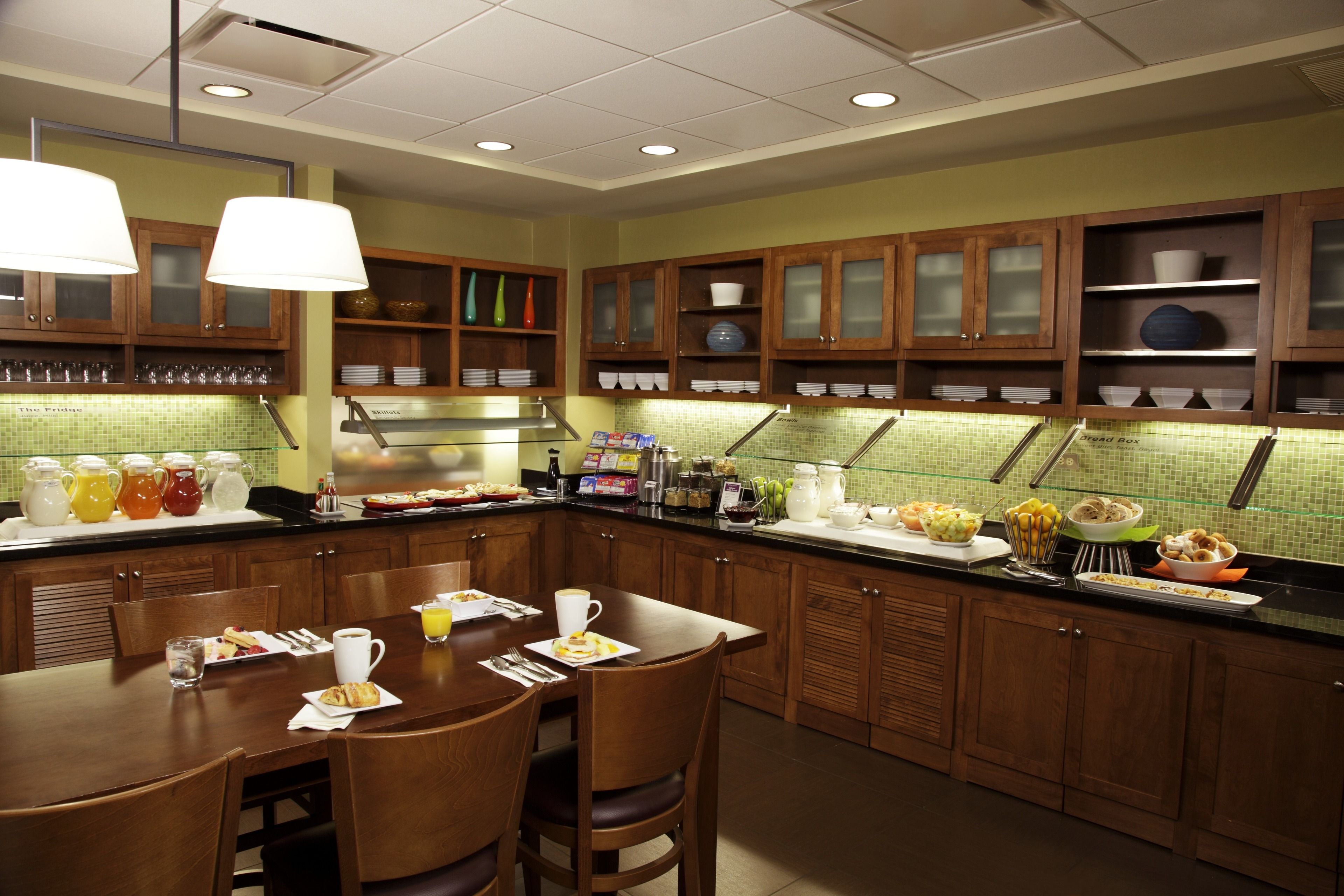 free buffet breakfast