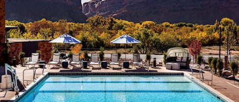 Seasonal outdoor pool, free cabanas, pool umbrellas