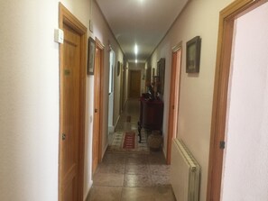 Shower, free toiletries