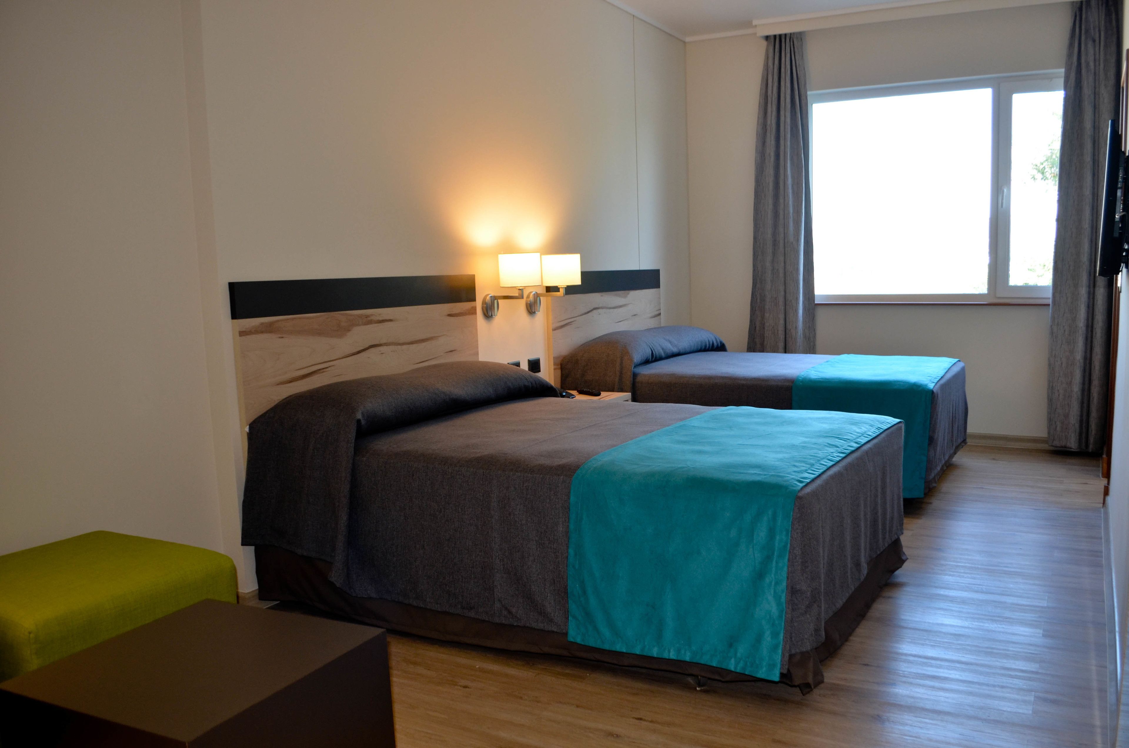 Apartment Doble | Minibar, caja de seguridad en la habitación y escritorio 