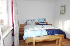 2 bedrooms, travel crib