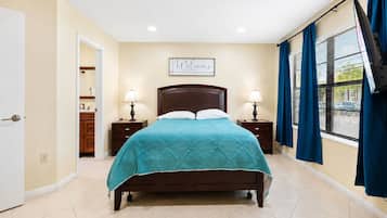 3 bedrooms, desk, WiFi (free), bed sheets