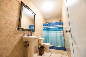 House, 3 Bedrooms | Bathroom | Shower, free toiletries, hair dryer, towels