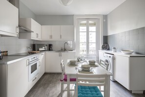 Fridge, microwave, oven, coffee/tea maker - Côté rivière - Appt idéalement situé à Rennes (Rennes)