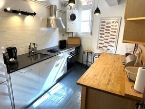 Refrigerador, microondas, horno y lavavajillas 