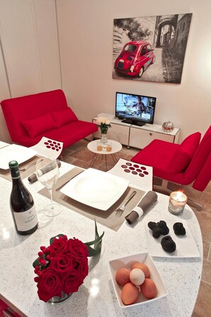 Fernseher, DVD-Player, Bücher