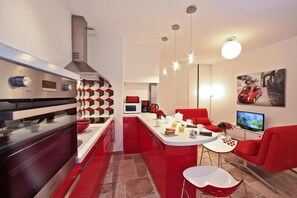 Fridge, microwave, oven, stovetop