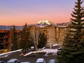 Surrounded by breathtaking mountain scenery, this lodge offers stunning views from its multiple balconies.