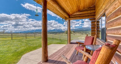 Aito viehättävä hirsimökki 2400 yksityisellä hehtaarilla, tähtinäköalalla ja porealtaalla