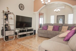 独立别墅, 3 间卧室 | 客厅 | 平板电视