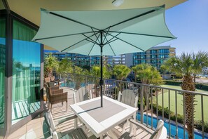 Outdoor dining - Enjoy the BAY! Phoenix on the Bay 1206 (Orange Beach)
