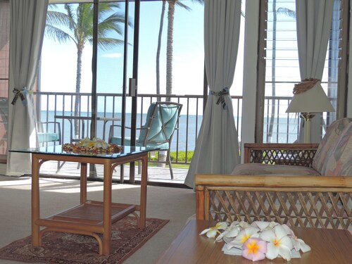 ALOHA OceanFront Condo w.A/C,  Molokai, Hawaii Watch whales Dec-April.