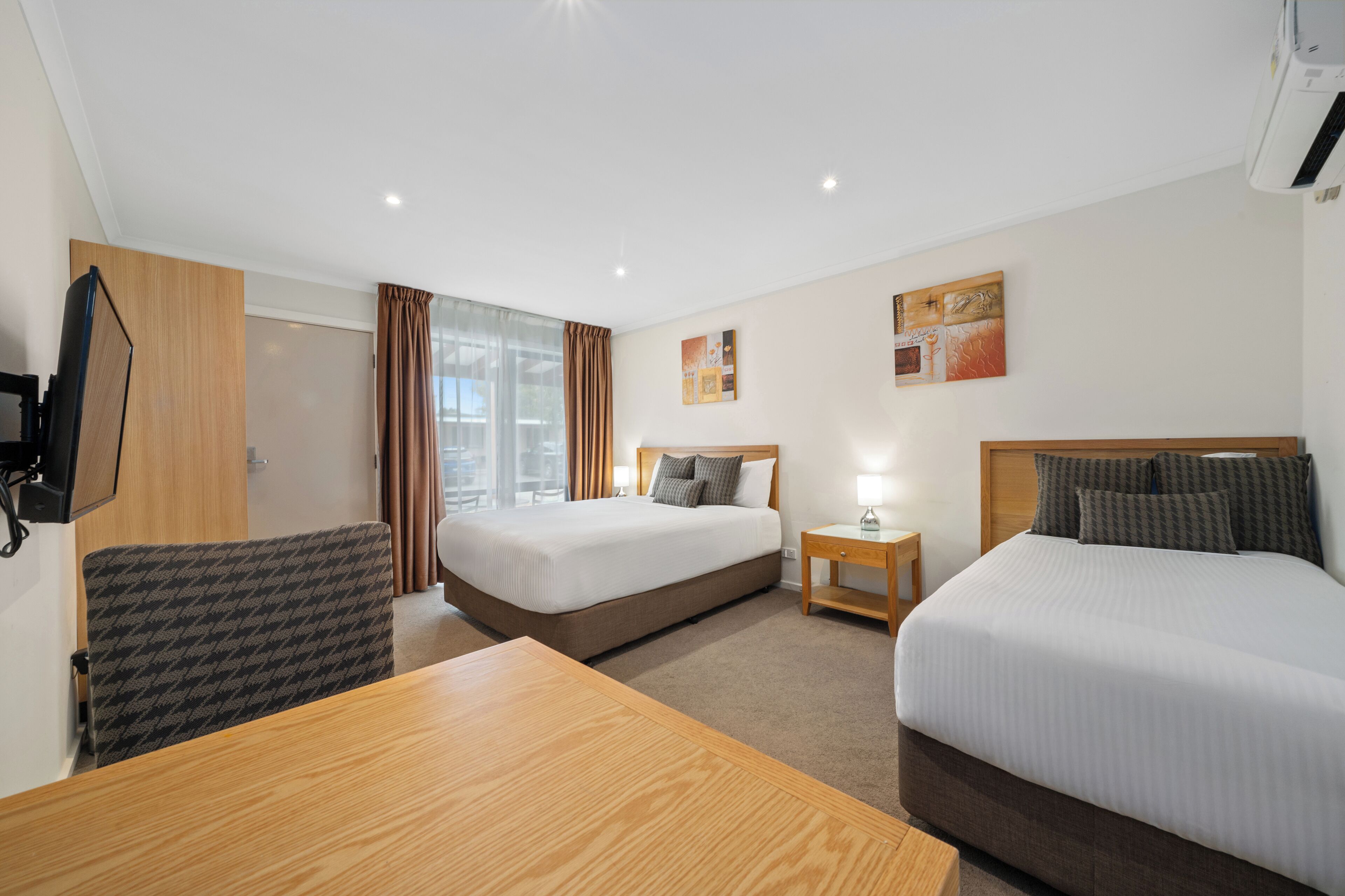 Deluxe Queen and Single | Blackout drapes, iron/ironing board, free WiFi, bed sheets