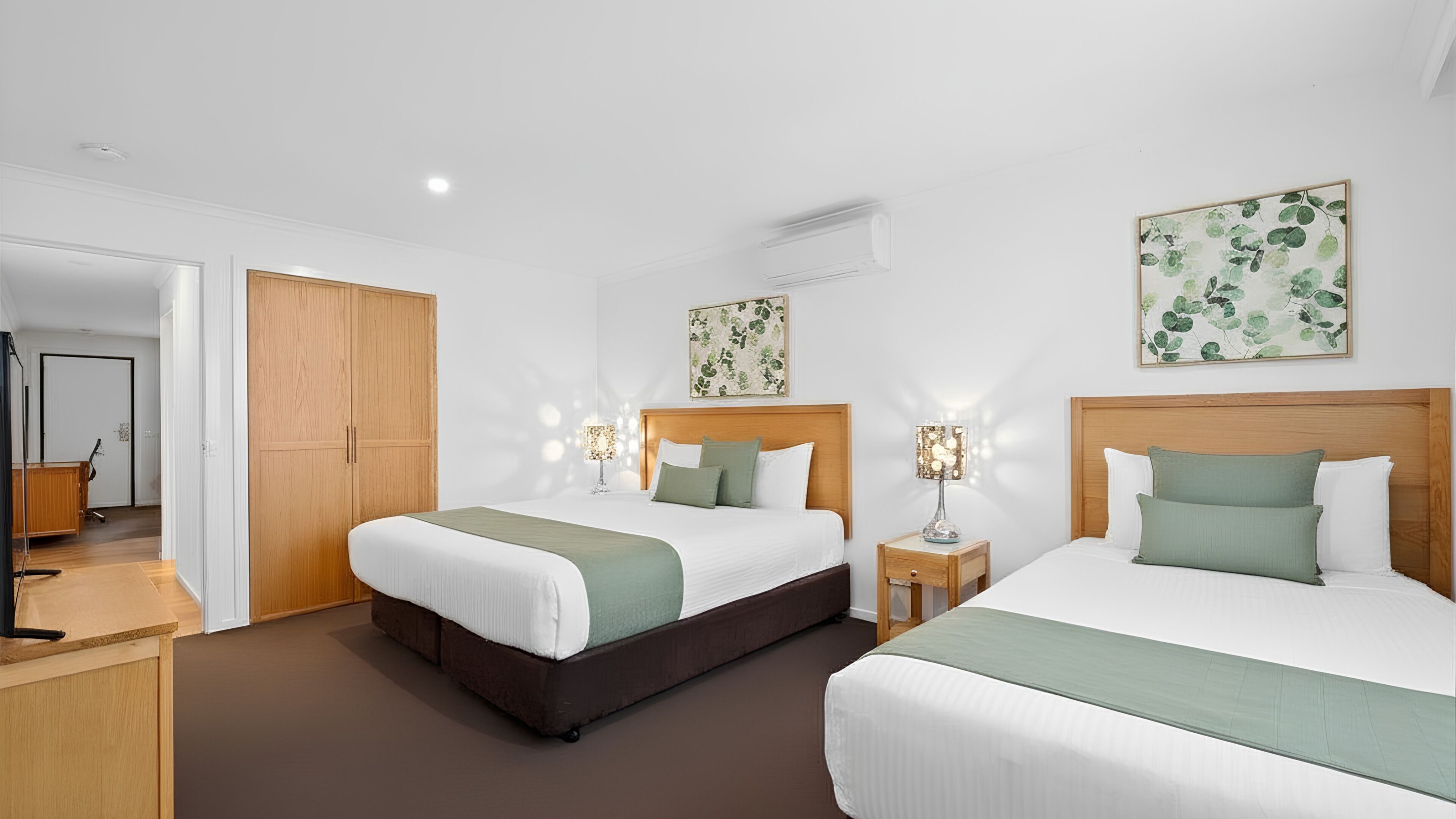 Executive appartement, meerdere bedden | Verduisterende gordijnen, een strijkplank/strijkijzer, gratis wifi