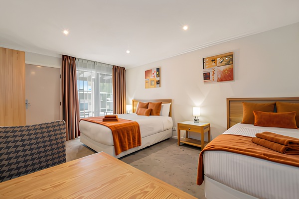 Deluxe Queen and Single | Blackout drapes, iron/ironing board, WiFi (free), bed sheets