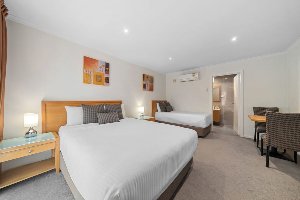 2 bedrooms, blackout curtains, iron/ironing board, free WiFi