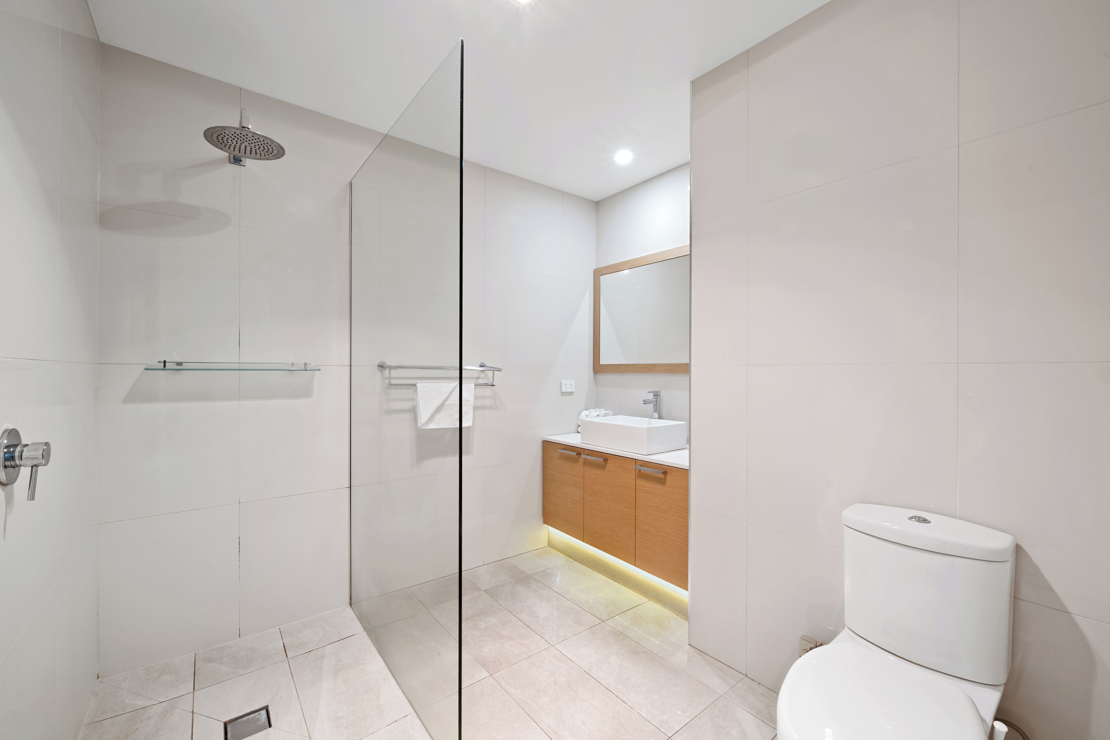 1 Bedroom Twin Apartment | Bathroom