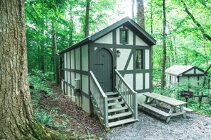 Exterior - #5 Fleur - Tiny Home Cottage (Sevierville)