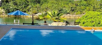 Waterfront Villa, Private Pool & Kayaks