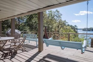 Outdoor dining - Cottage in the Cove - Privacy / View / Screened Porch / Outdoor Cooking / Dock (Crane Hill)