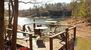 Outdoor dining - Cottage in the Cove - Privacy / View / Screened Porch / Outdoor Cooking / Dock (Crane Hill)