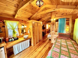 1 bedroom, iron/ironing board, WiFi - #15 Queenie - Gypsy Cottage (Sevierville)