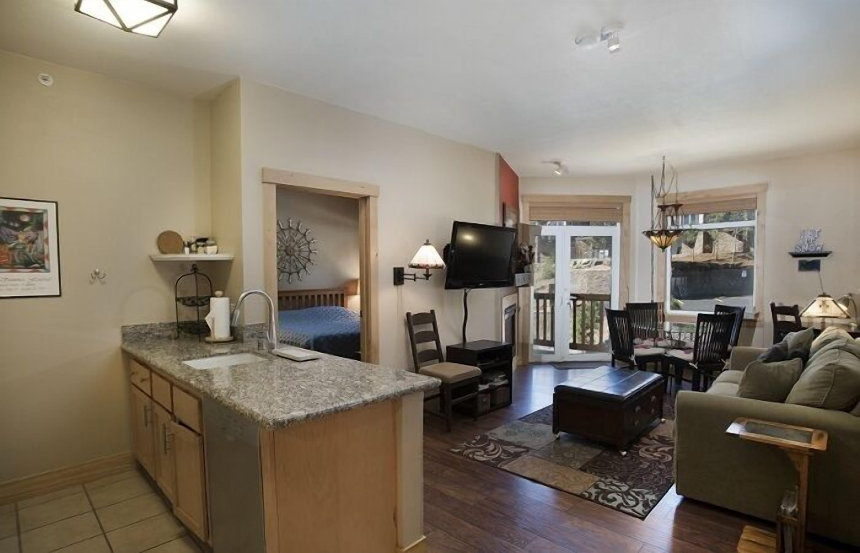 Premium 2 Bedroom 2 Bath Ski In Ski Out to Eagle Lifts