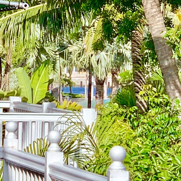 Property grounds - Condo in Old Town Key West's Truman Annex - Pool, Bicycle, Free Parking and WiFi (KEY WEST)