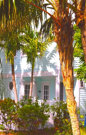 Exterior detail - Condo in Old Town Key West's Truman Annex - Pool, Bicycle, Free Parking and WiFi (KEY WEST)