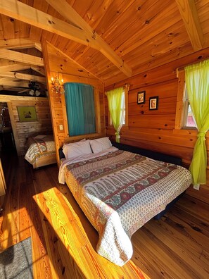 1 bedroom, iron/ironing board, WiFi - #14 Hester - Gypsy Cottage (Sevierville)