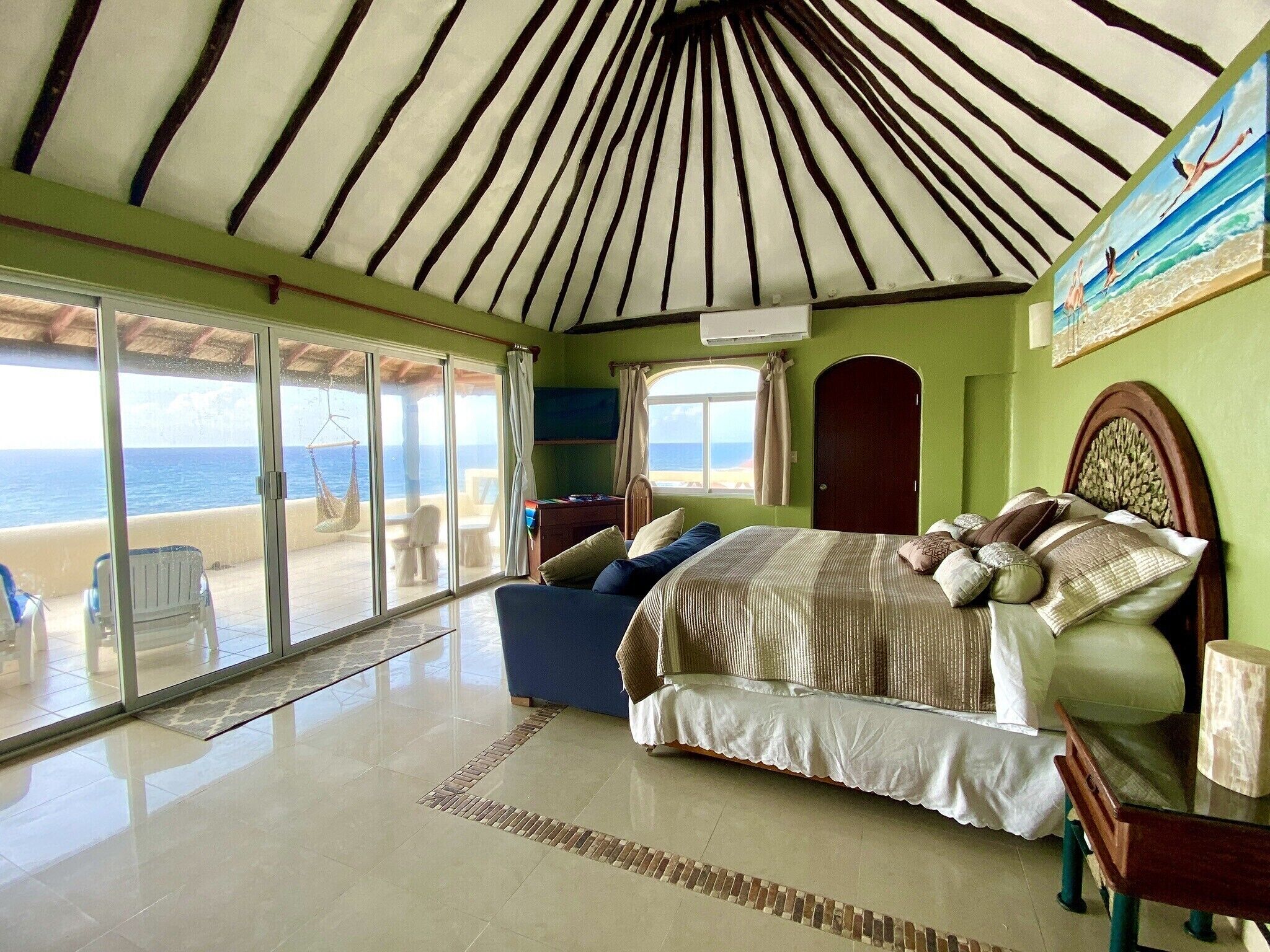 3 bedrooms, in-room safe, travel cot, WiFi