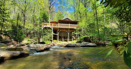 Romantic River’s Edge Cabin | Hot Tub, Boulders, Swing & Paved Access