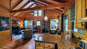 Älytelevisio, DVD-soitin, kirjoja, stereot