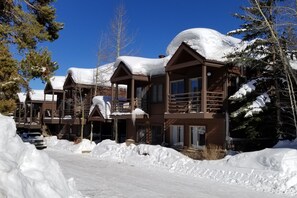 Exterior - Wildwood Suites Black Bear Condo: Ski-in, Downtown Breck (Breckenridge)