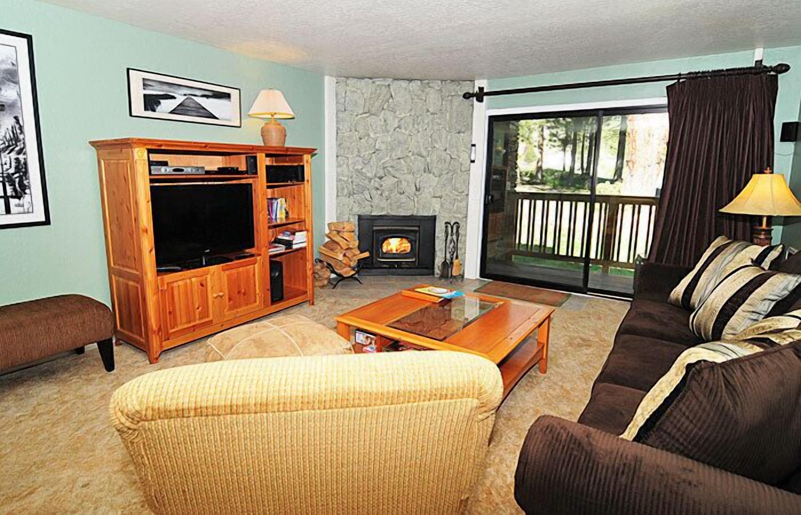 Bright 1 Bedroom 1 Bath with Small Alcove: Walk to Lifts