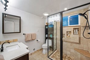 Ensemble douche/baignoire, serviettes fournies