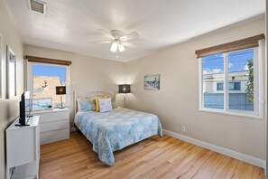 4 عدّة غرف نوم ومكواة/لوح كي وواي فاي وملاءات أسرّة