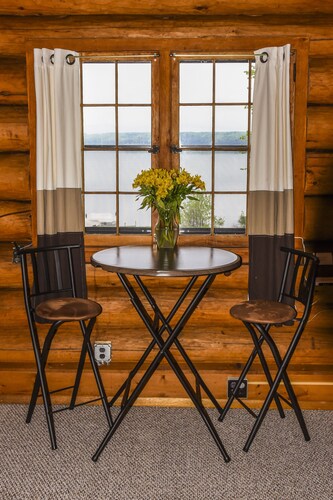 Rustic Log Cabin on Chicaugon Lake